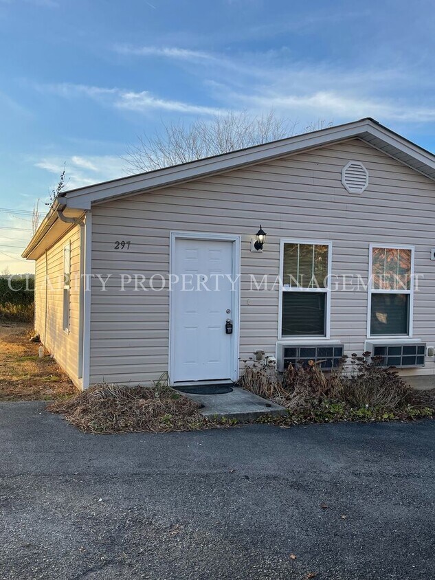 Primary Photo - One bedroom duplex in Charleston!