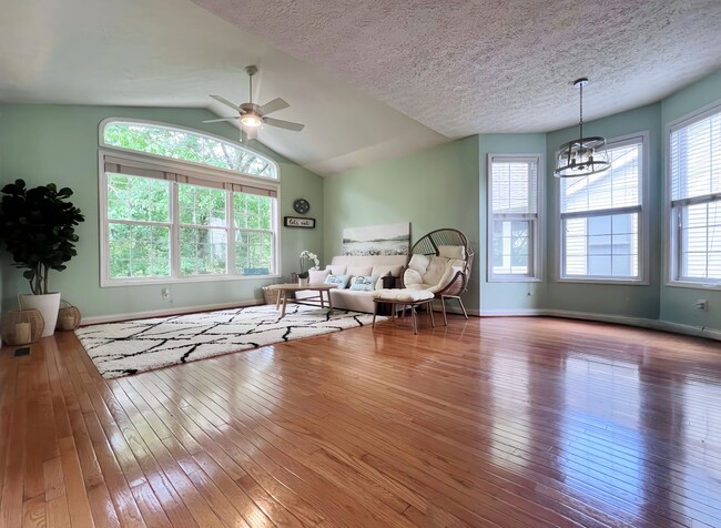 Building Photo - 5BD/3BA spacious house close to Purdue Uni...