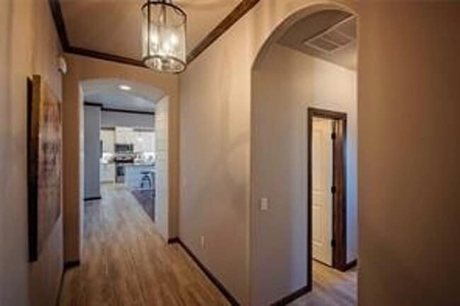 Building Photo - 3 Bed | 2 Bath | 2 Car Garage - Bungalow S...