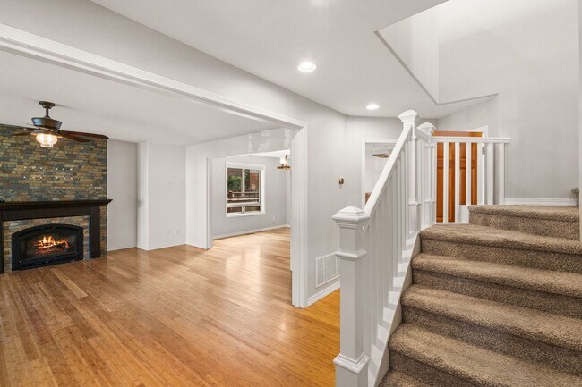 Foto del edificio - Spacious 3-Bedroom Home in Sought-After Valley West