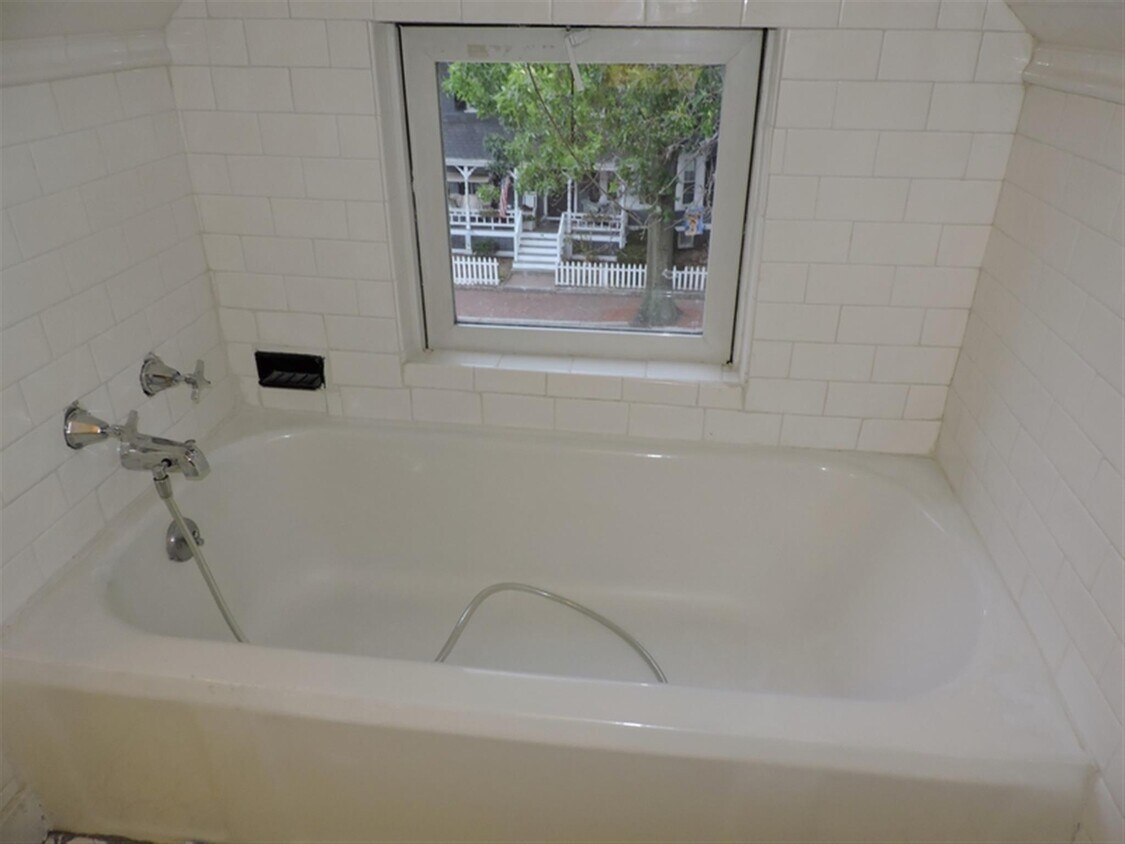 Building Photo - 11 Beech St