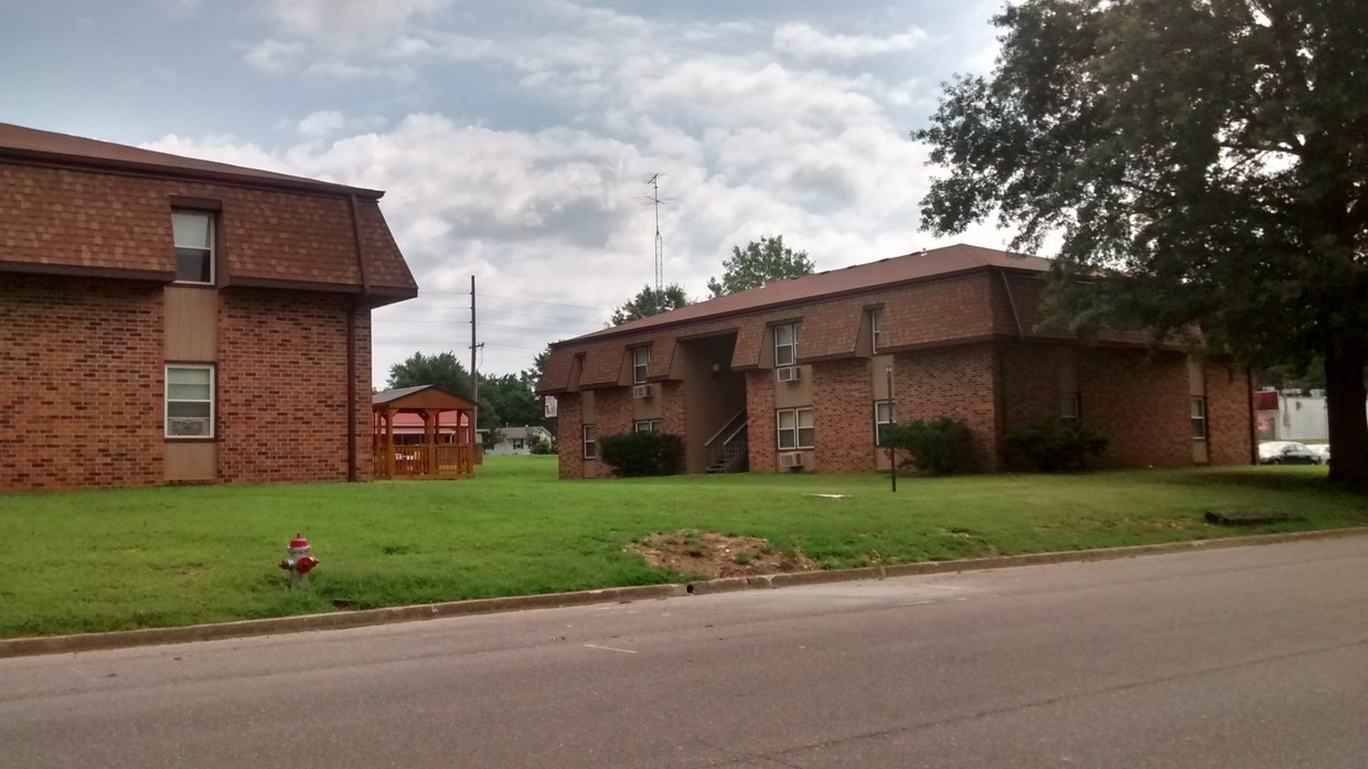Building Photo - 119 Briar Ln