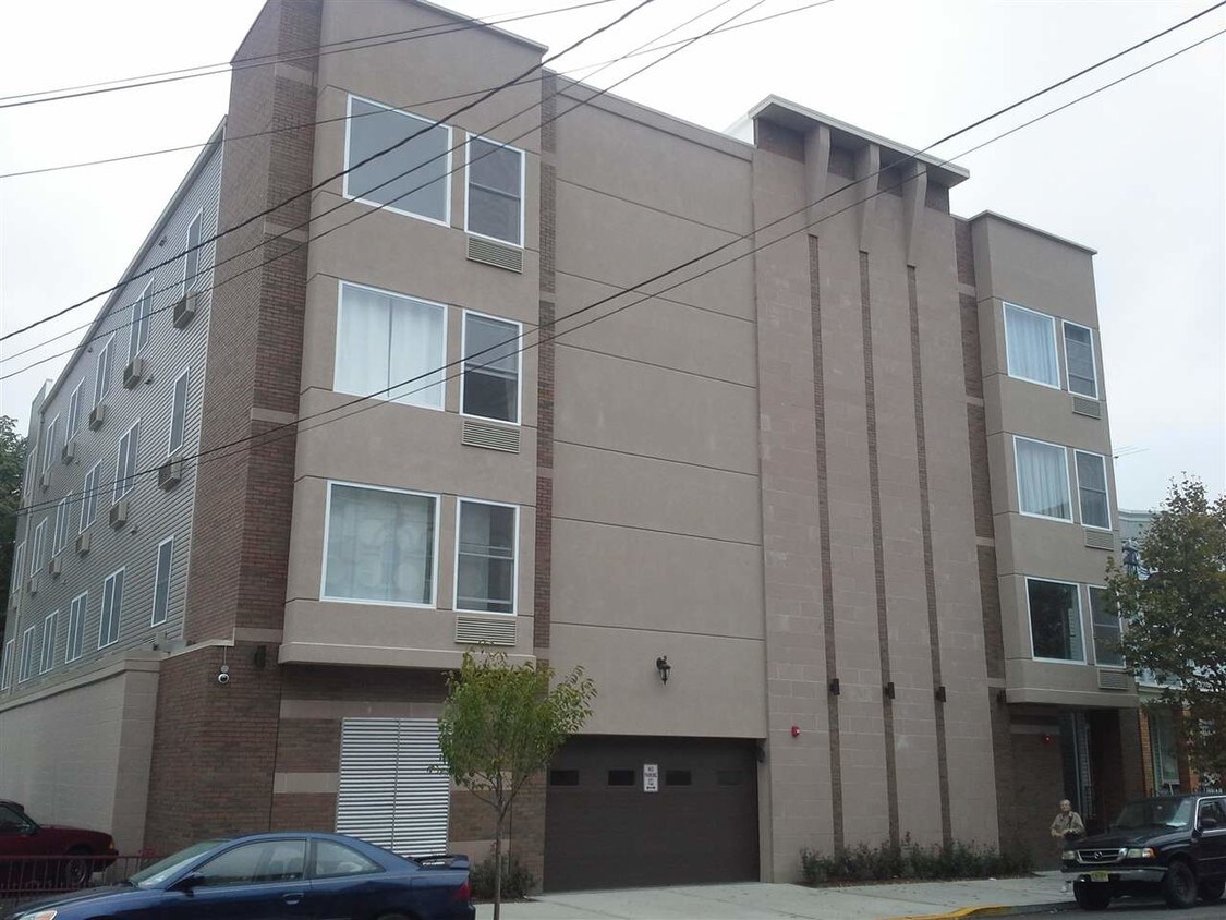 Primary Photo - 422-426 61st St
