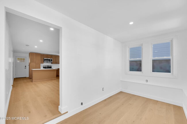 Foto del edificio - 231 Blaine Ave