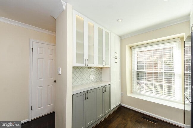 Foto del edificio - 734 N Vermont St