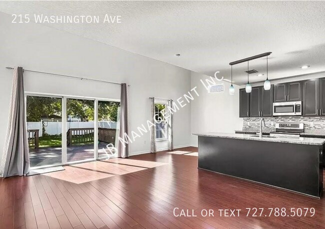 Foto del edificio - 215 Washington Ave
