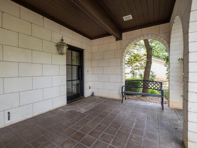 Building Photo - 38 Club Estates Pky