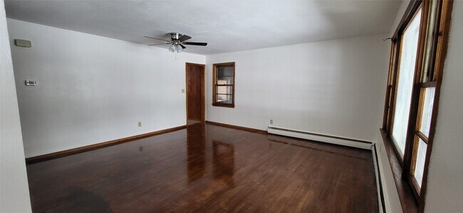 Foto del edificio - 308 Rano Blvd