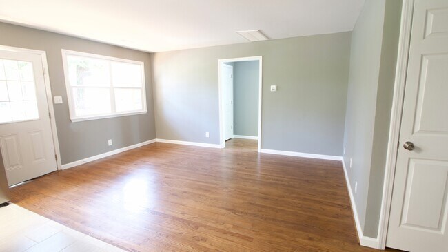 Foto del edificio - Large Private 3/2 in Lakewood - Fully Fenc...