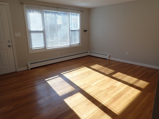 Building Photo - 307 Grove St