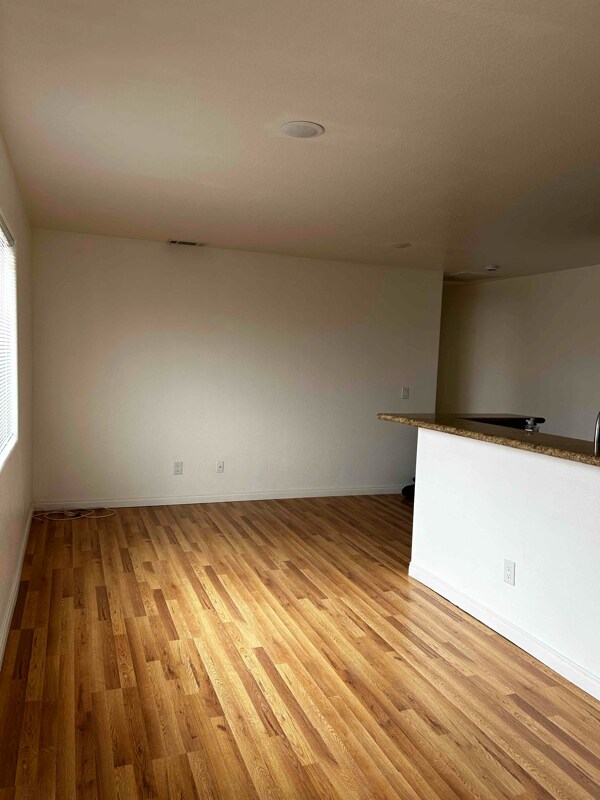 Foto principal - 9132 Mendiburu Rd
