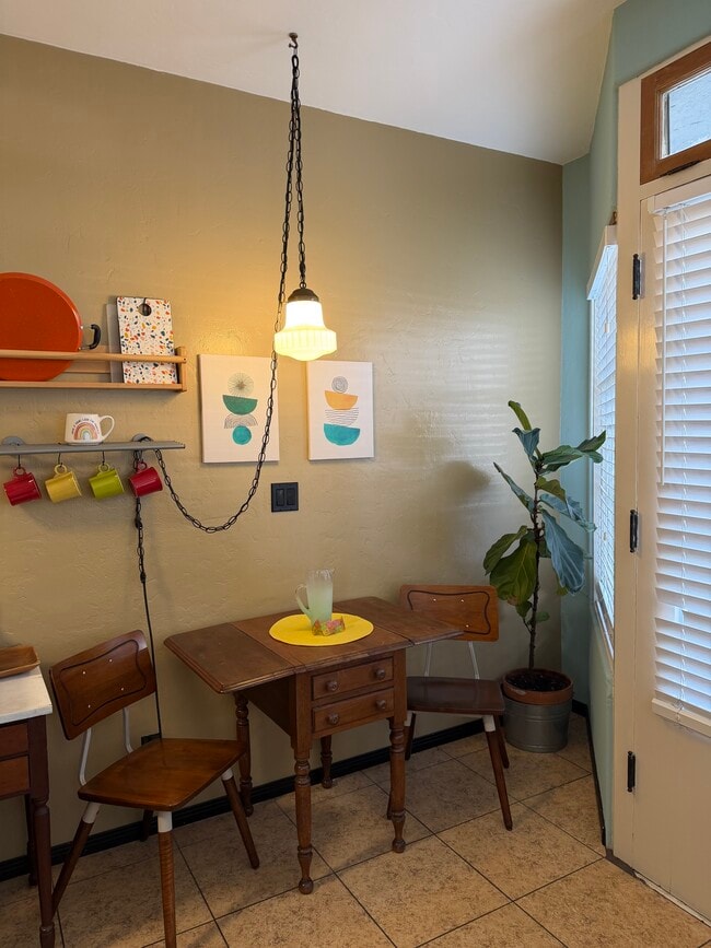 Área de comedor - 2613 B St