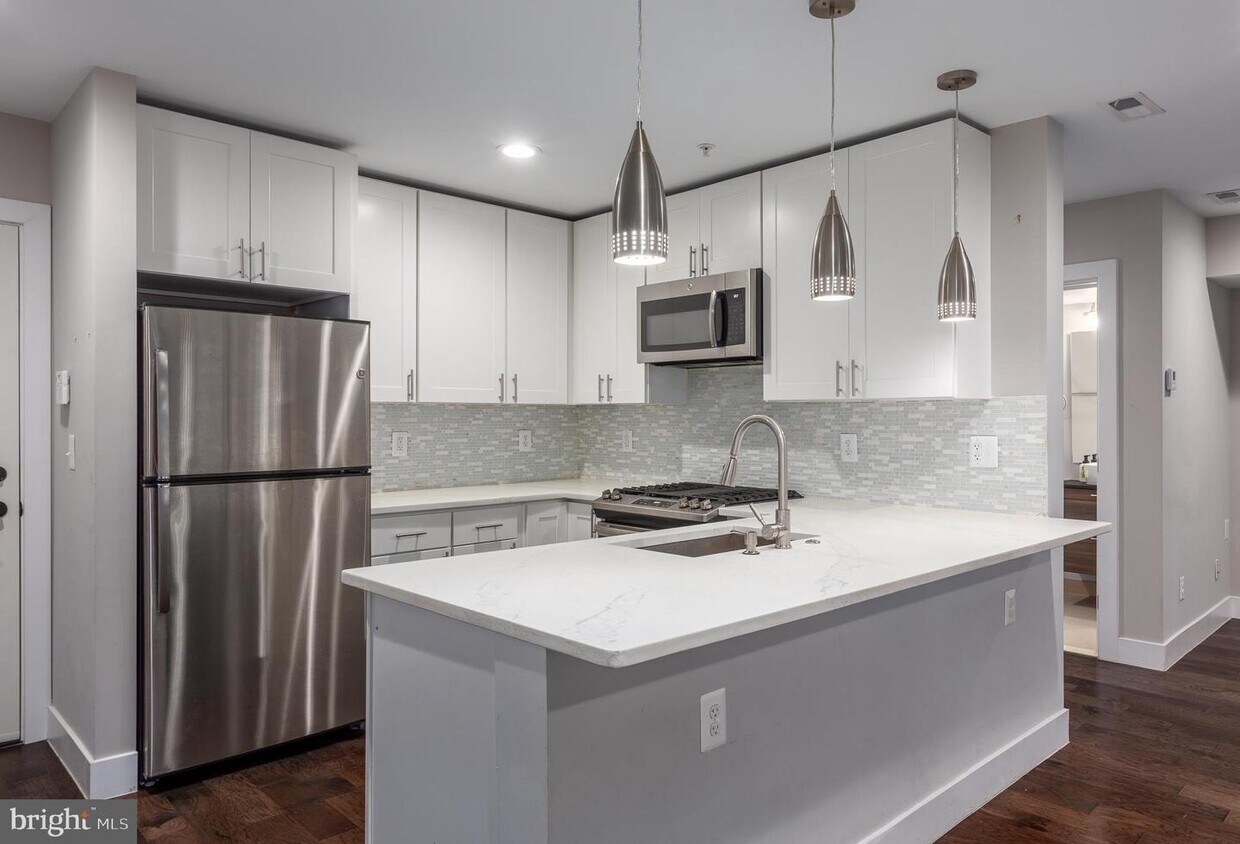 Foto principal - 528 Kennedy St NW