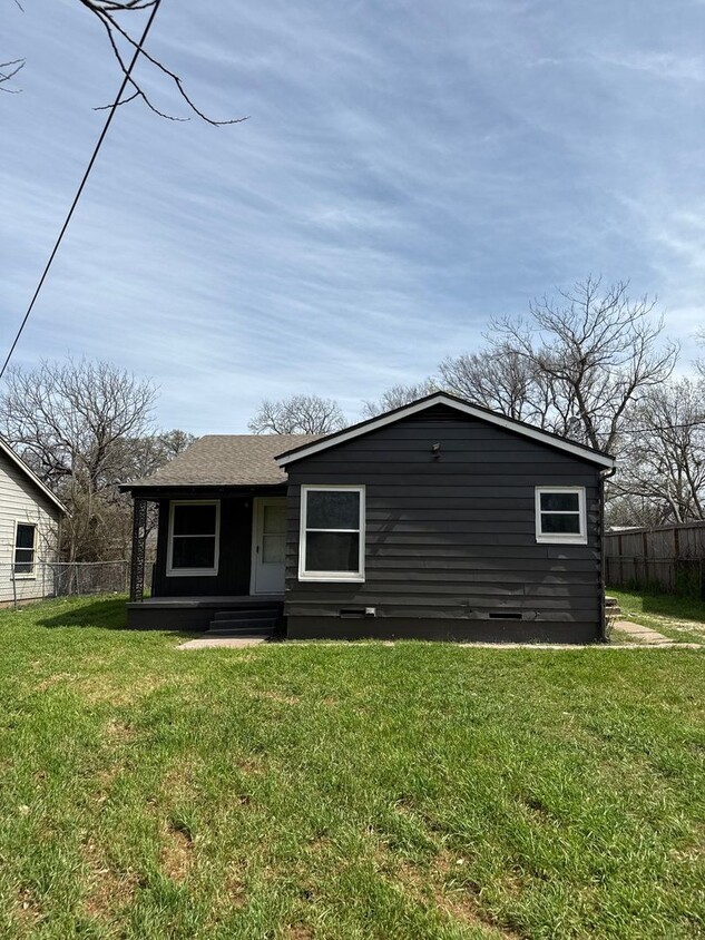 Primary Photo - Newly remodeled 2 bedroom and 1 bathroom h...