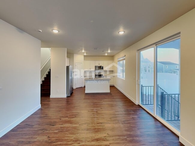 Building Photo - 7229 Woods Rose Dr