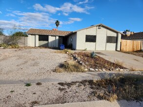 Building Photo - 2601 S Portia Ave