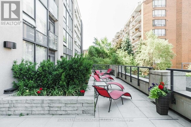 Building Photo - 280 Donlands Ave