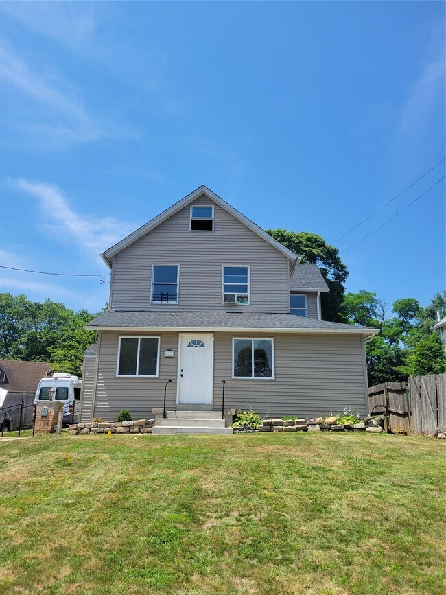 Building Photo - 217 5 Ave