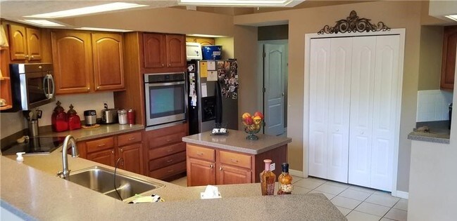 Foto del edificio - 5114 Sylvan Oaks Dr