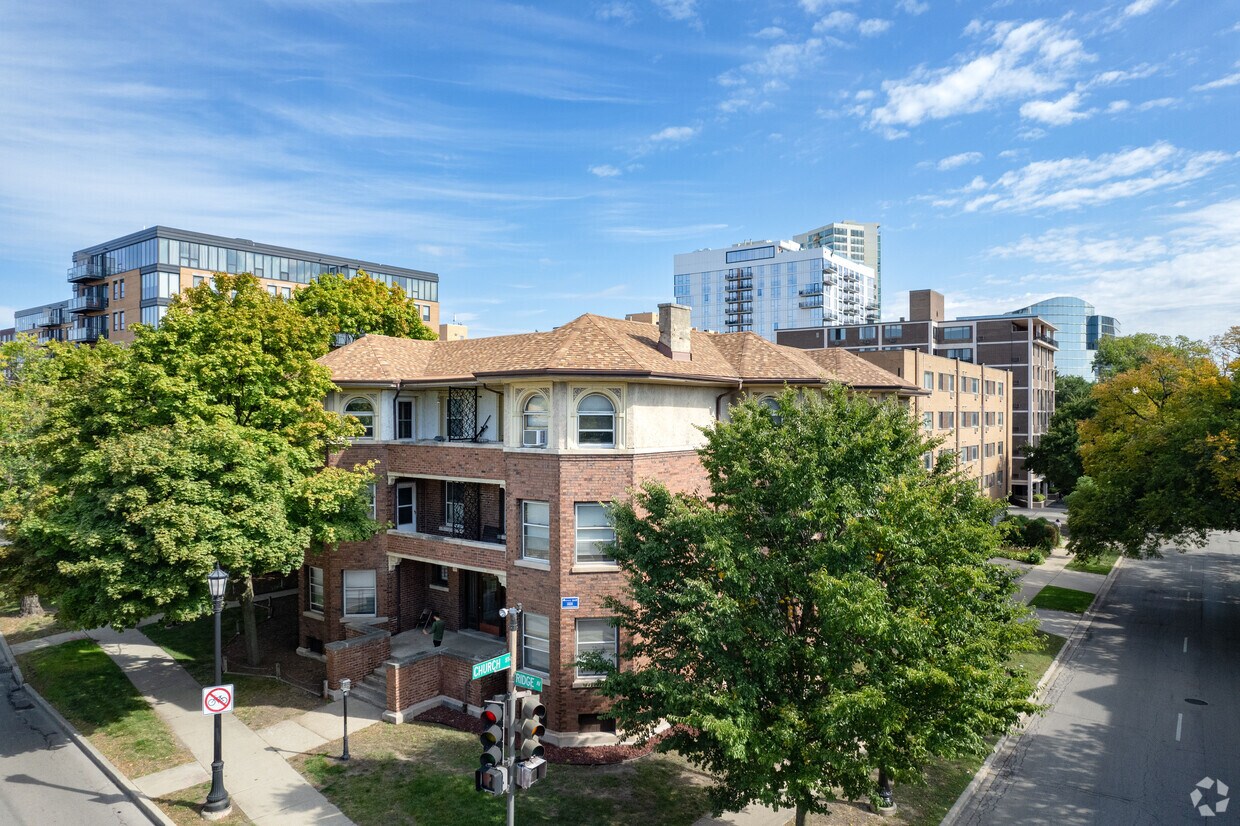 Foto del edificio - 1703-13 Ridge Ave.