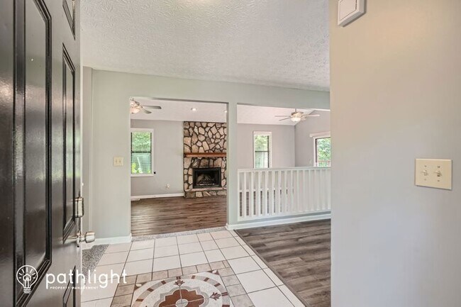 Building Photo - 2510 Zane Dr SW