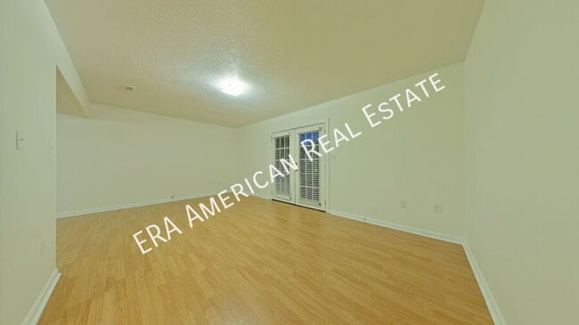 Building Photo - 1702 E 1st Ave