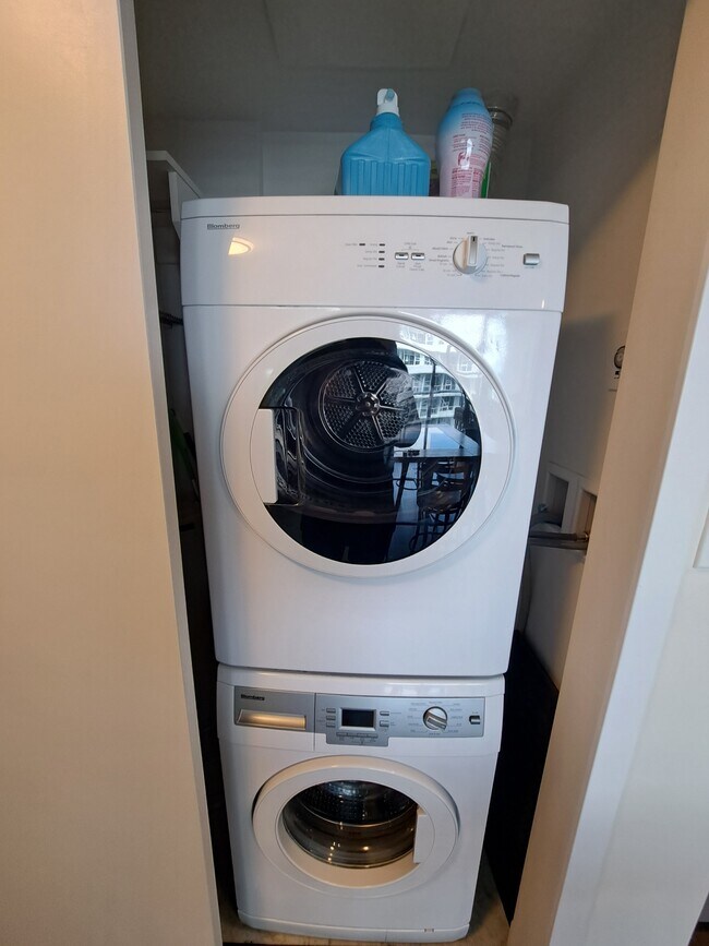 Photo du bâtiment - 13750-13100 100 Ave