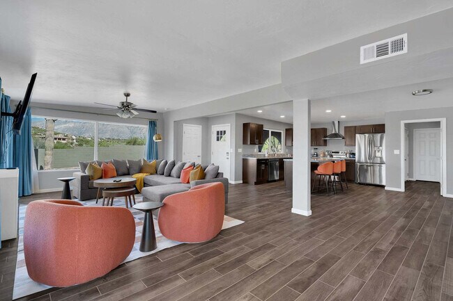 Foto del edificio - 6240 E River Rd