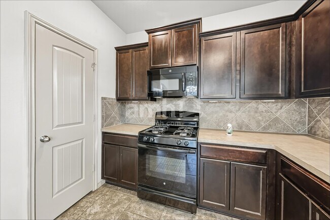 Foto del edificio - 2201 Jefferson Crossing Dr