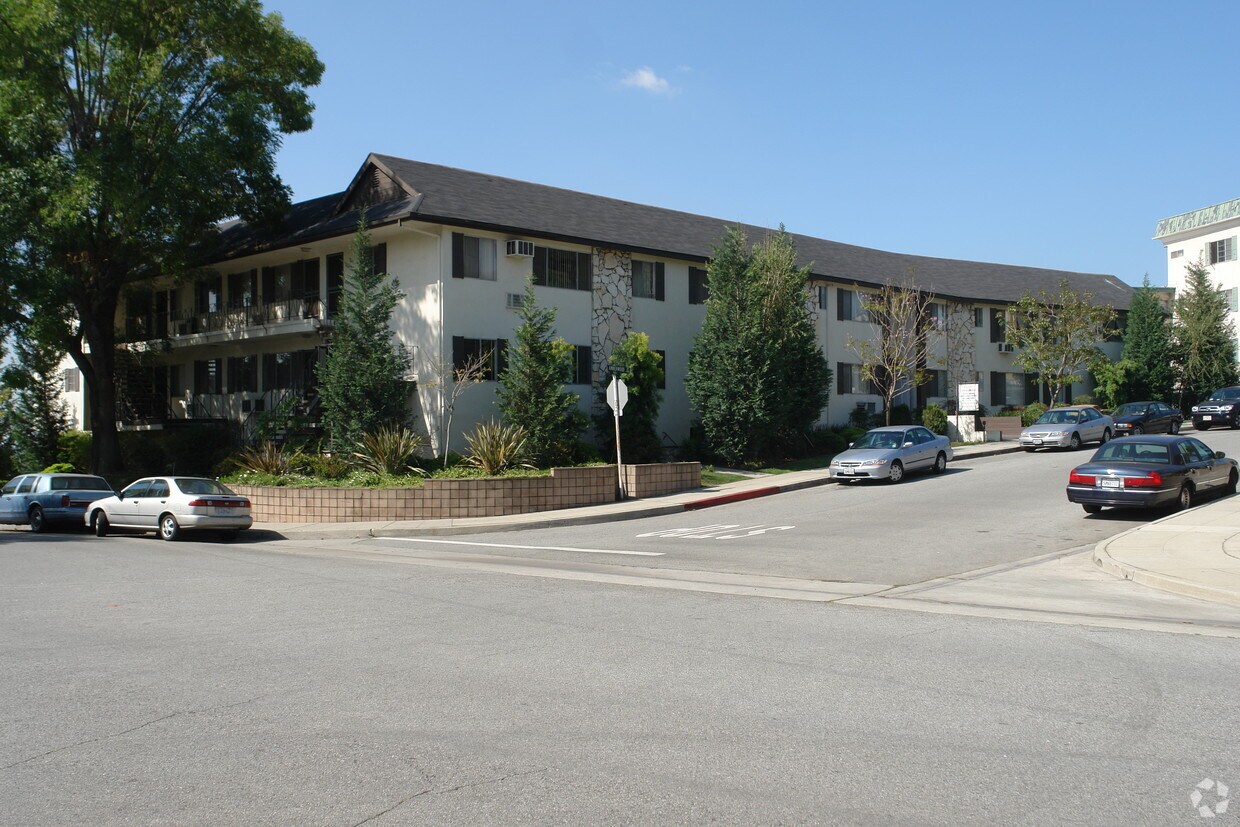 1699 Amberwood Dr, South Pasadena, CA 91030 Apartments in South