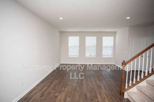 Building Photo - 13 Verona Ln