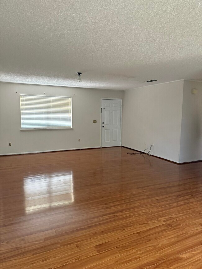 Foto del edificio - 1702 S Center St