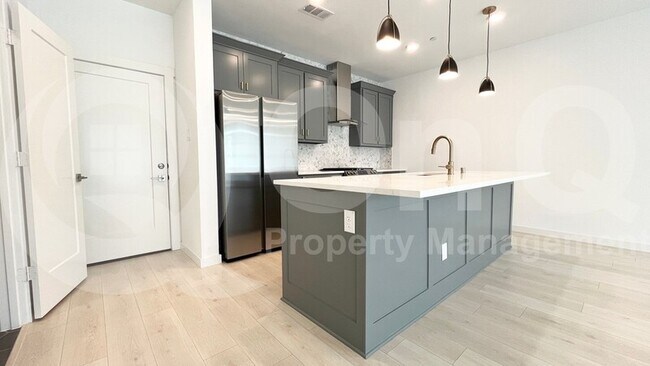 Building Photo - 820 Cavitt Court