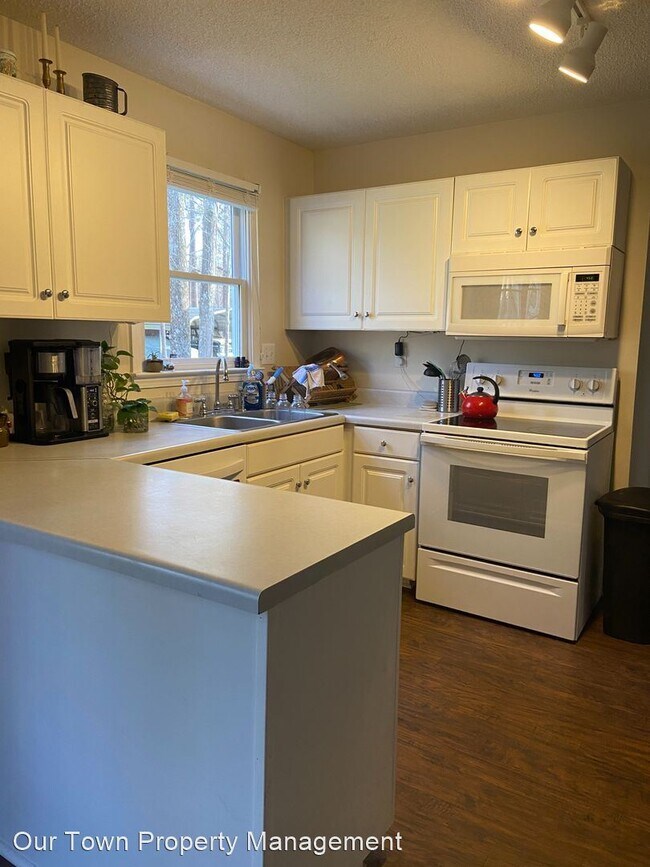 Building Photo - 3 br, 2.5 bath House - 498 River Chase Dr
