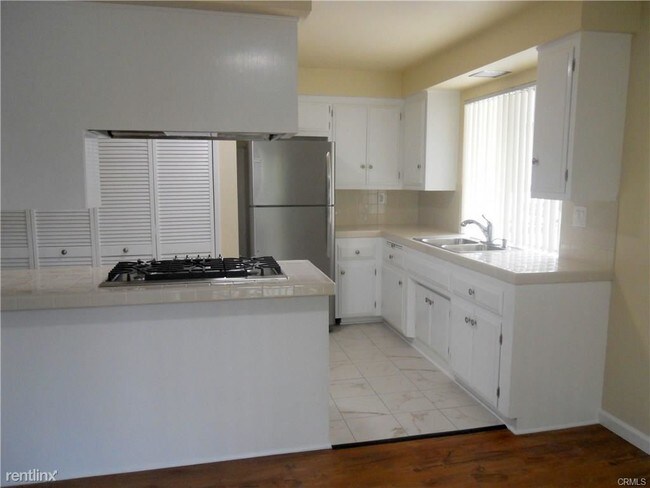 Building Photo - 3 br, 2 bath Triplex - 419 S 1st St Apt A