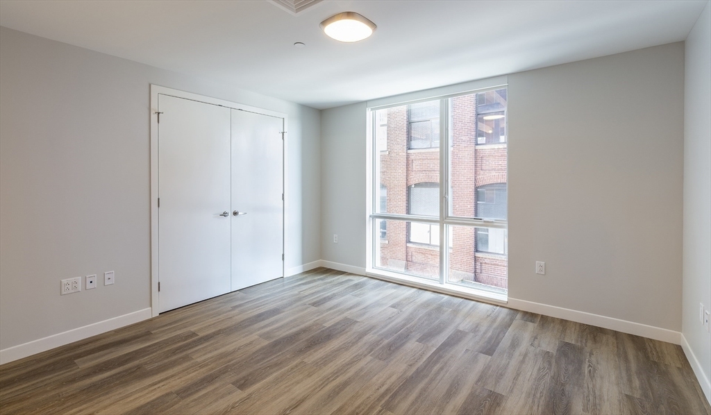 Primary Photo - 50 Rogers St