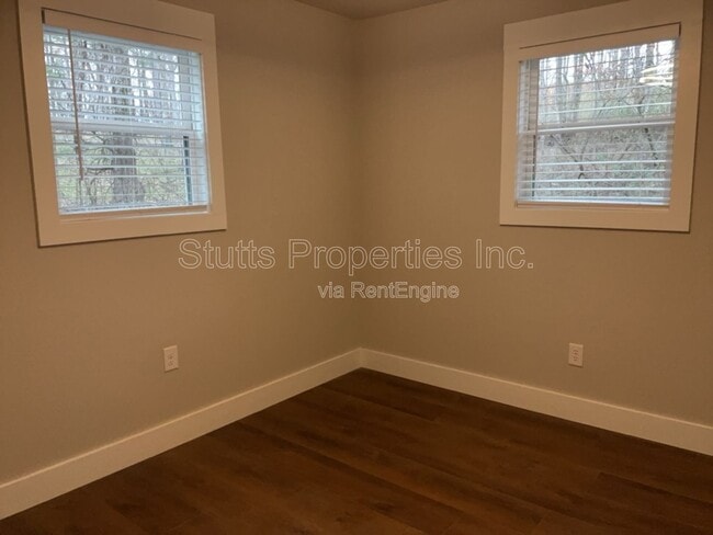 Building Photo - 633 Rivermont Rd