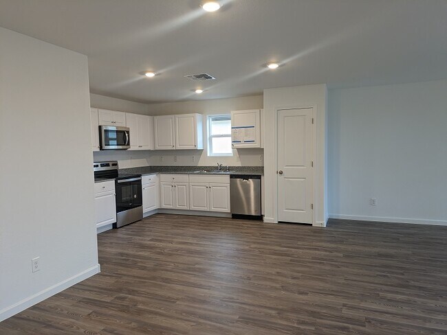 Building Photo - 1436 W Toltec Dr