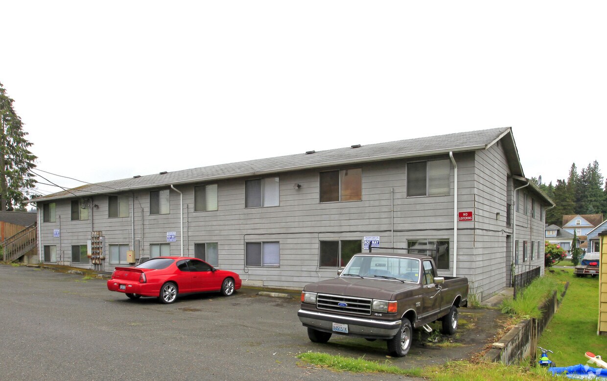 Building Photo - The Hoyt Ave. Apartments