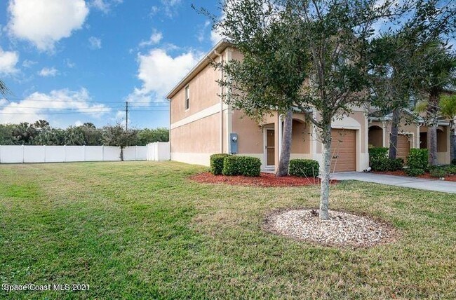 Building Photo - 2545 Revolution St