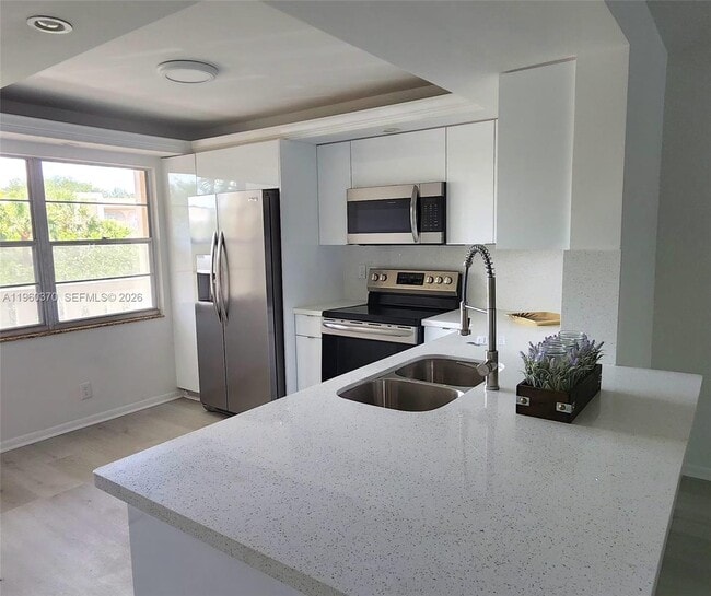 Building Photo - 2304 Lucaya Ln