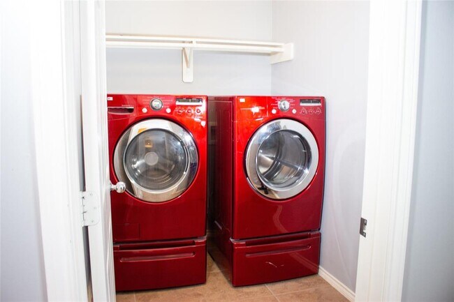 Building Photo - 1131 W 24th St