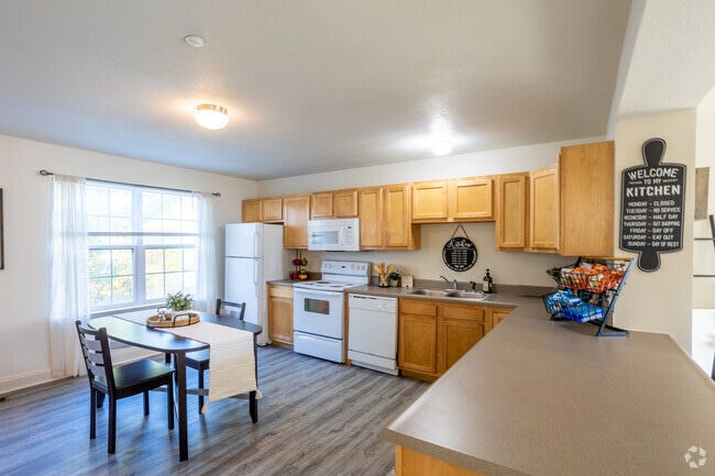 4BR, 4.5BA - 2000SF, Kitchen - Copper Beech at Ames - Historical Access