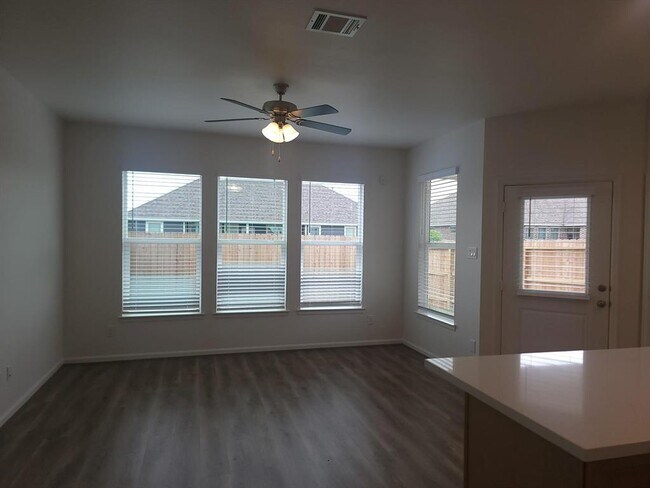 Foto del edificio - 1023 Tillman Ln