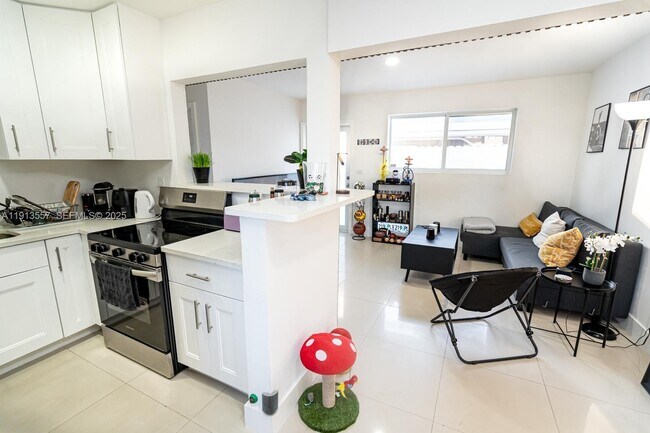 Foto del edificio - 2388 NE 173rd St