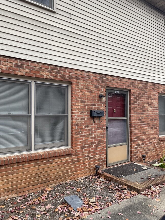 1051 3rd St SE, Hickory, NC 28602 Townhome Rentals in Hickory NC