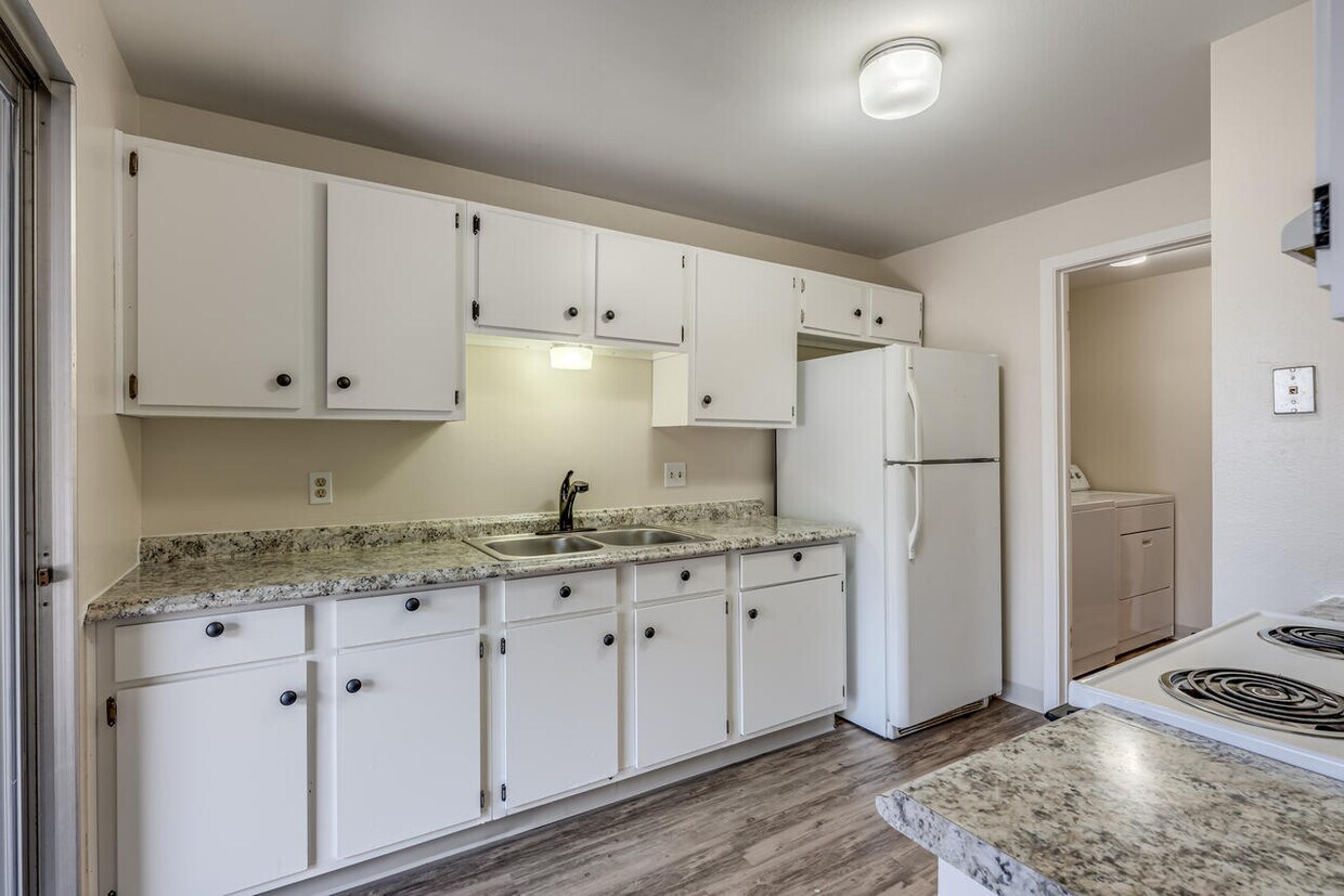 Primary Photo - 1641 London Cir