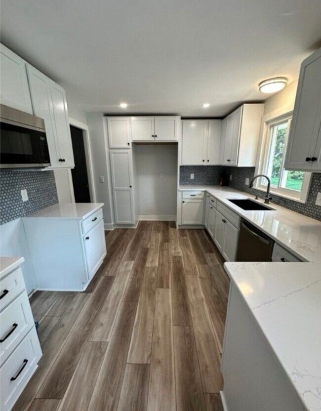 Foto del edificio - 4834 Echovalley St NW