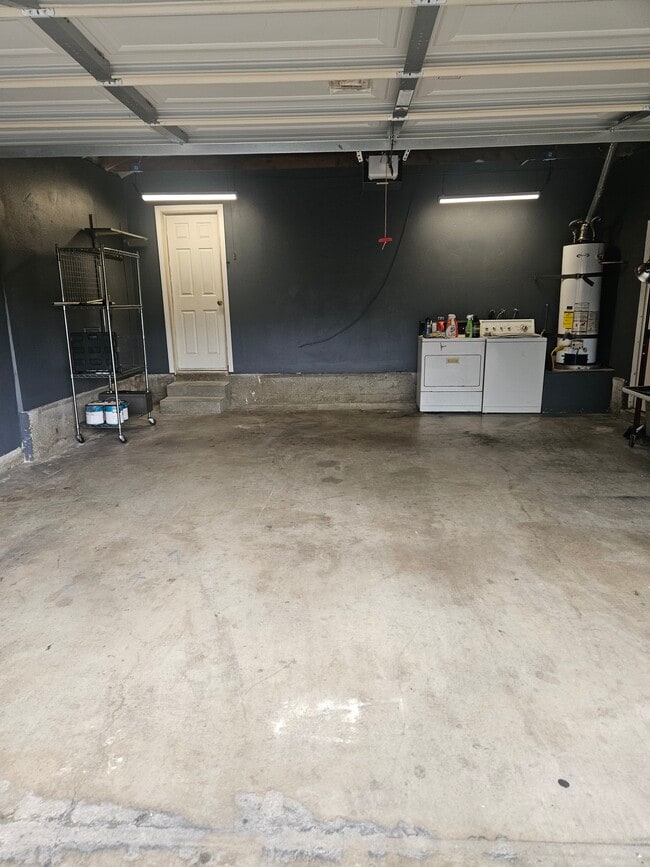 2 car garage - 4195 Kingsley St
