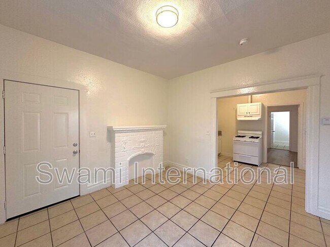 Building Photo - 932 W 62nd St